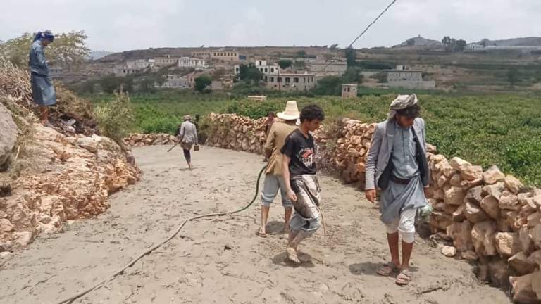 المحويت – جمعية الرجم تدعم مبادرة رصف طريق الجريهه – حيفان – عزان في بني أسعد
