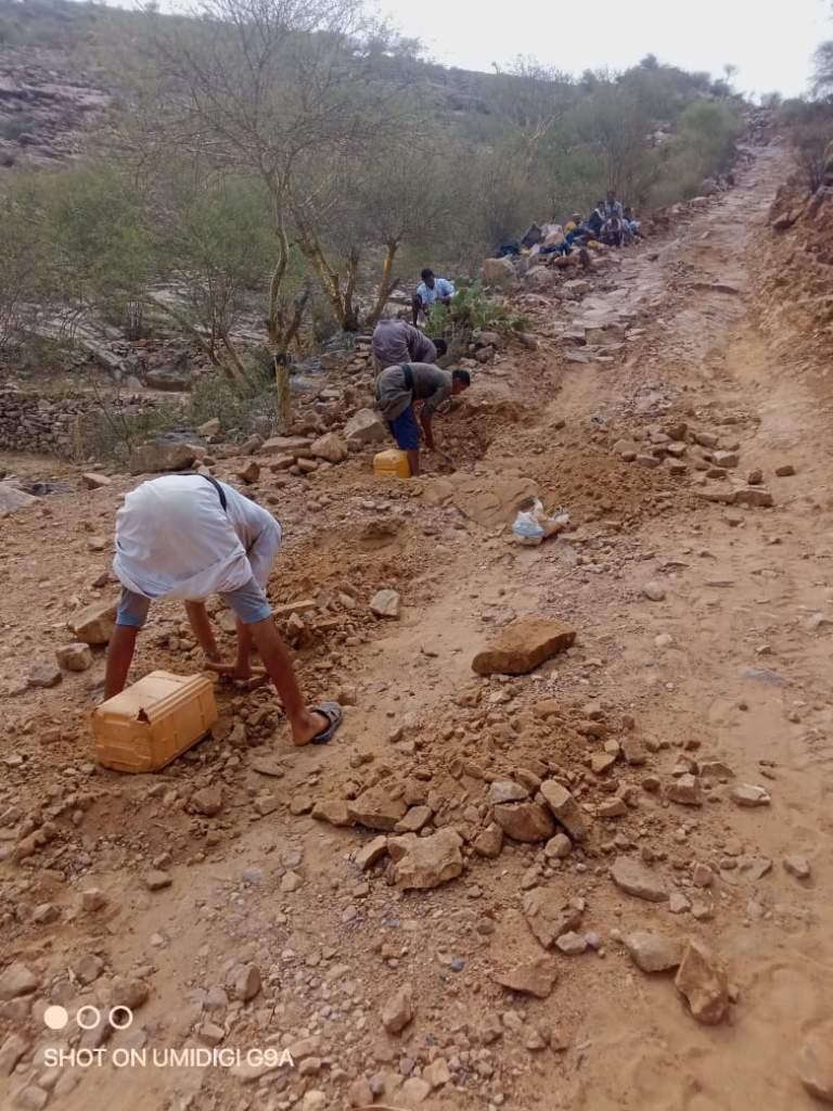 تدشين المرحلة التنفيذية لمشروع رصف طريق المراوج بعزلة مسويا بمديرية الجميمة بحجة