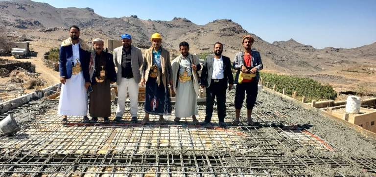 صنعاء.. فريق تنموي يتفقد سير العمل في مشروع بناء وتوسعة مدرسة الجعراء بمديرية الطيال