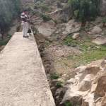 الضالع.. فريق هندسي يقيّم السدود والحواجز المائية بقعطبة وتفقد مشروع طريق نجد سنف